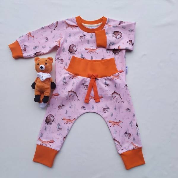 Sett med bukse og genser