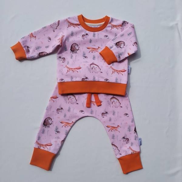 Sett med bukse og genser